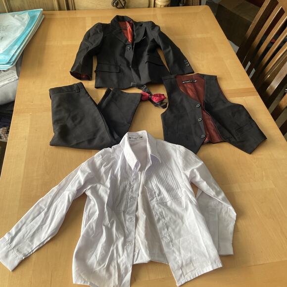 Yuan Lu Boys 5-Piece Suit Set Size 4 Black Blazer, Shirt, Pants & Vest - Picture 1 of 9